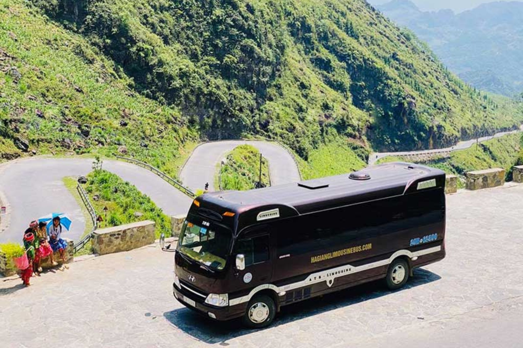 Hanoi to Ha Giang Bus | 13-Seater Limousine