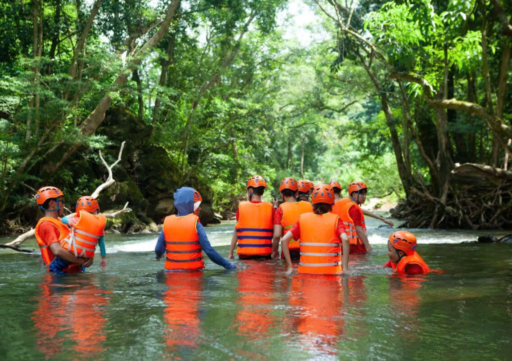 Quang Binh Day Tour: Discover Phong Nha Cave and Ozo Park