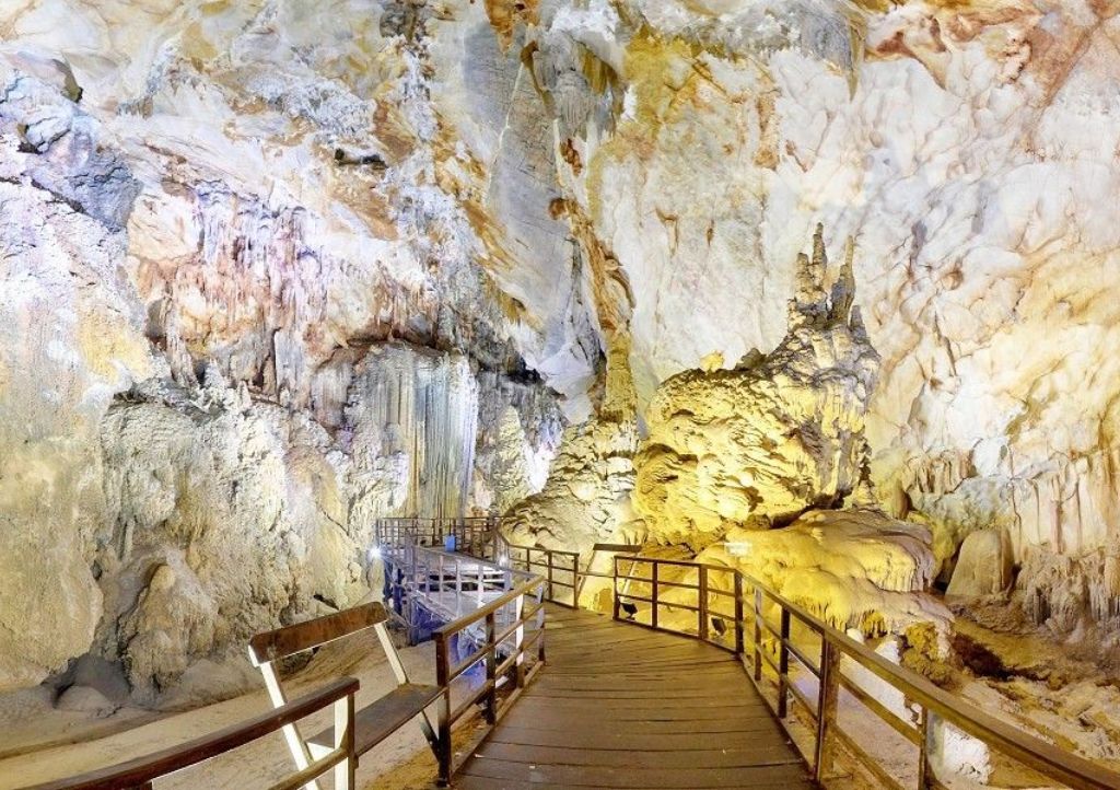Quang Binh Tour 3 Days 2 Nights: Phong Nha Cave - Dark Cave - Paradise Cave - Mooc Spring
