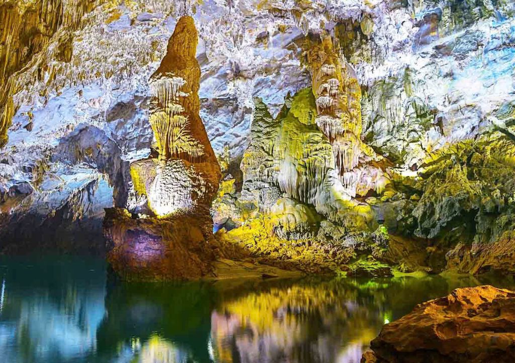 Quang Binh Tour 3 Days 2 Nights: Phong Nha Cave - Dark Cave - Paradise Cave - Mooc Spring