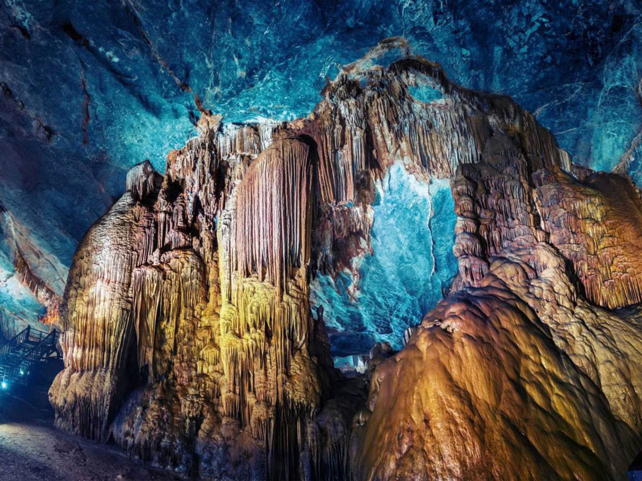 Quang Binh Day Tour: Discover Paradise Cave and Ozo Park