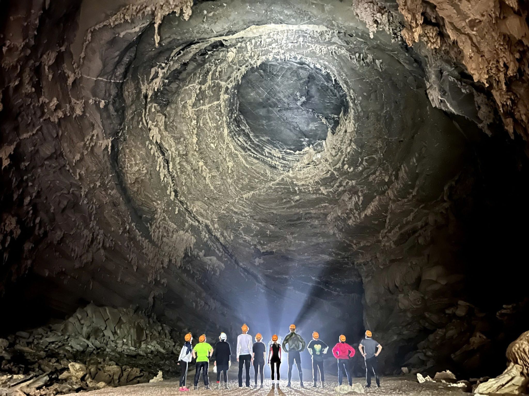 Quang Binh Day Tour: Discover Paradise Cave and Ozo Park