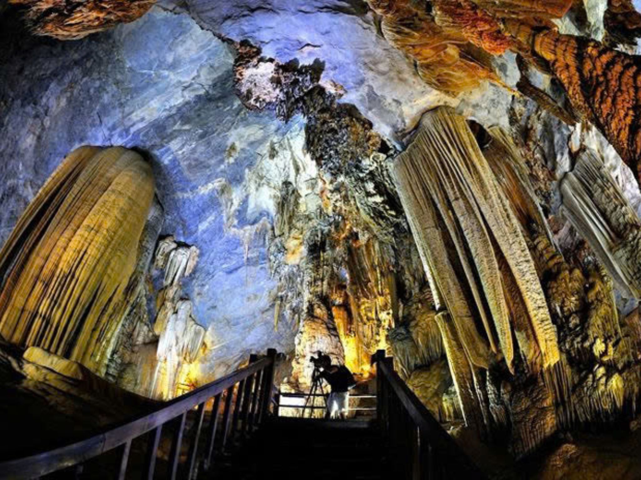 Quang Binh Day Tour: Discover Paradise Cave and Ozo Park