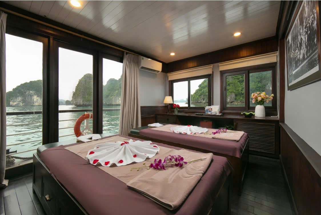 Explore Ha Long Bay 3 Days 2 Night with 4-star Mila Overnight Cruise