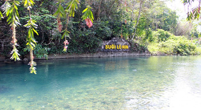 BAN GIOC WATERFALL - PAC BO - BA BE LAKE