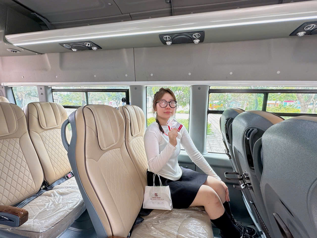 Limousine Hanoi to Ninh Binh | Limousine 15 seaters