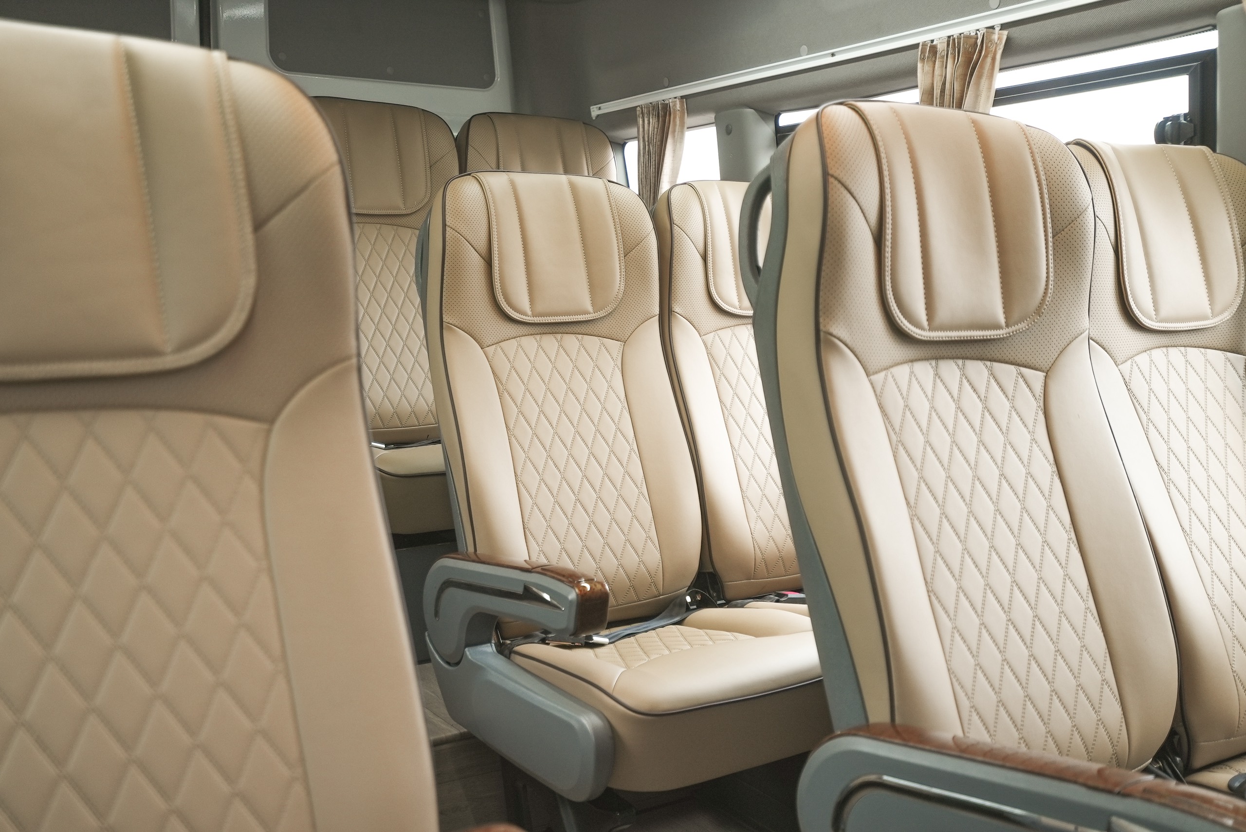 Daily Bus Cat Ba to Hanoi | Limousine + High-Speed Boat