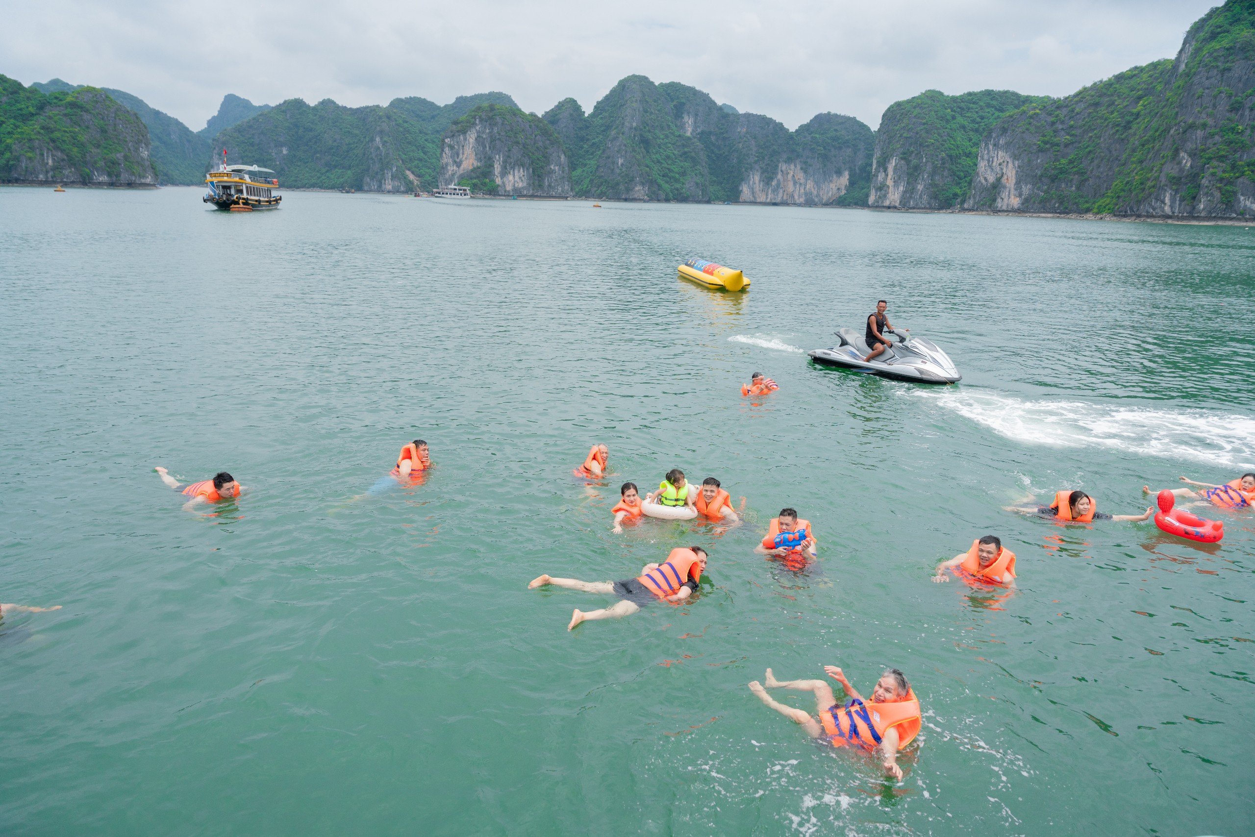 Admire the Sunset & BBQ Dinner in Lan Ha Bay | 4-star Daiichi Cruise