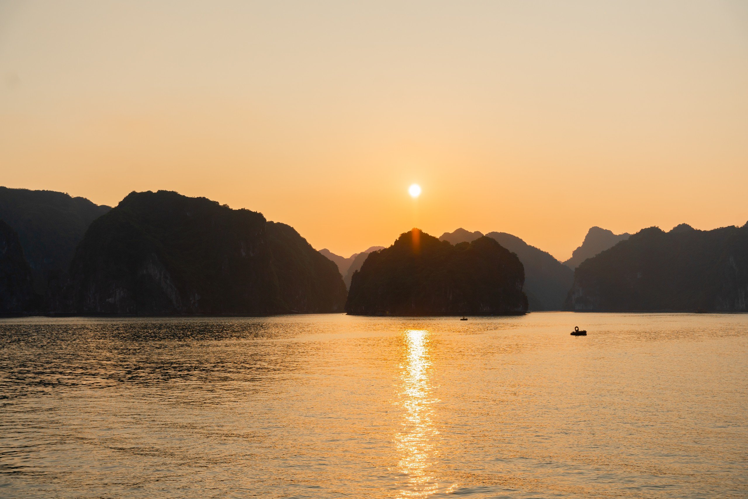 Combo 2D1N Cat Ba 01: Bus+Hotel+Sunset Tour Lan Ha Bay