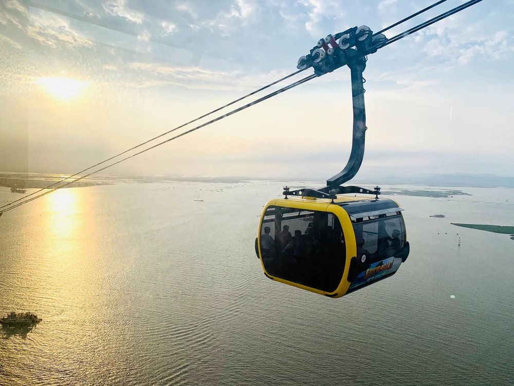 Hanoi to Cat Ba island by Limousine Bus + Cable Car