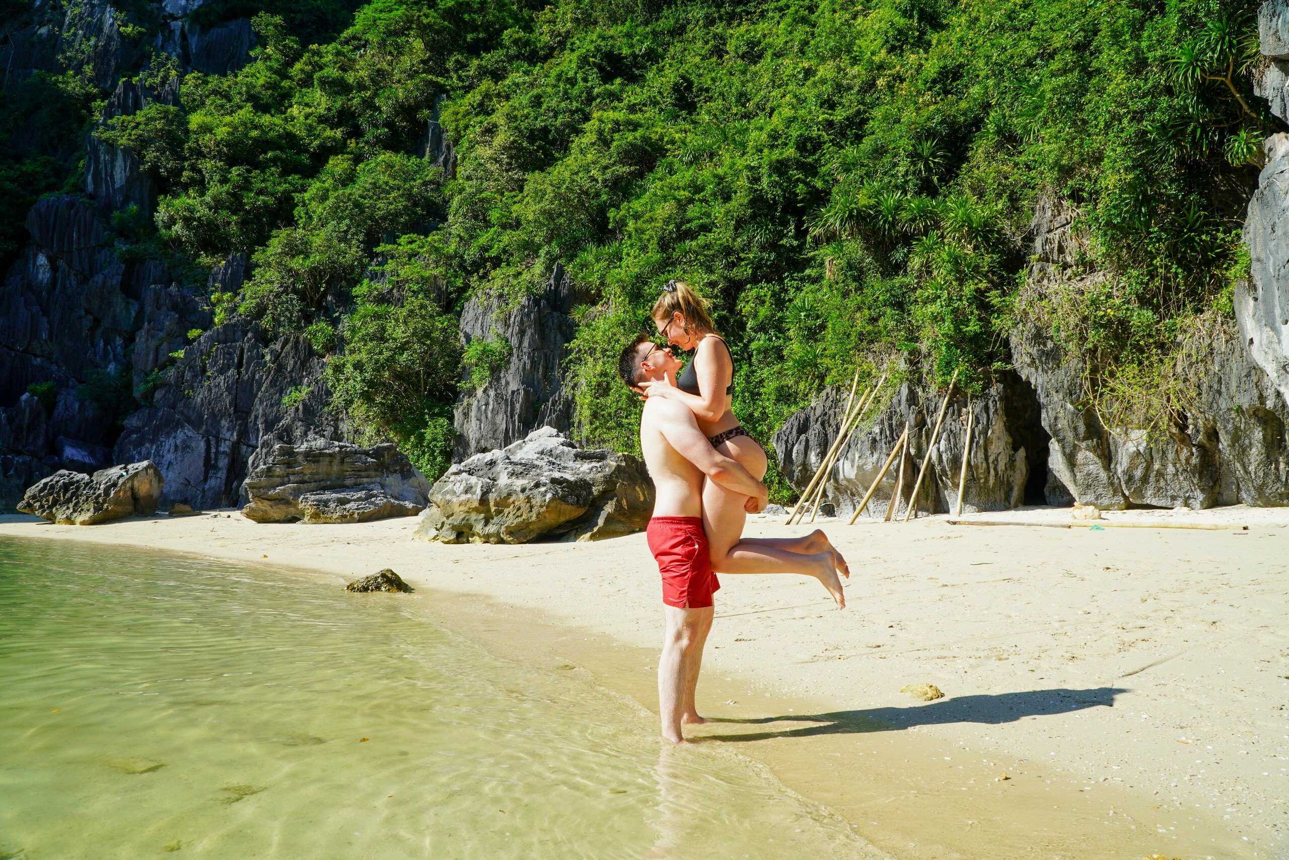 Lan Ha Bay One Day Tour VIP 3 from Hanoi/ Ninh Binh/ Halong | 4-star Daiichi Cruise
