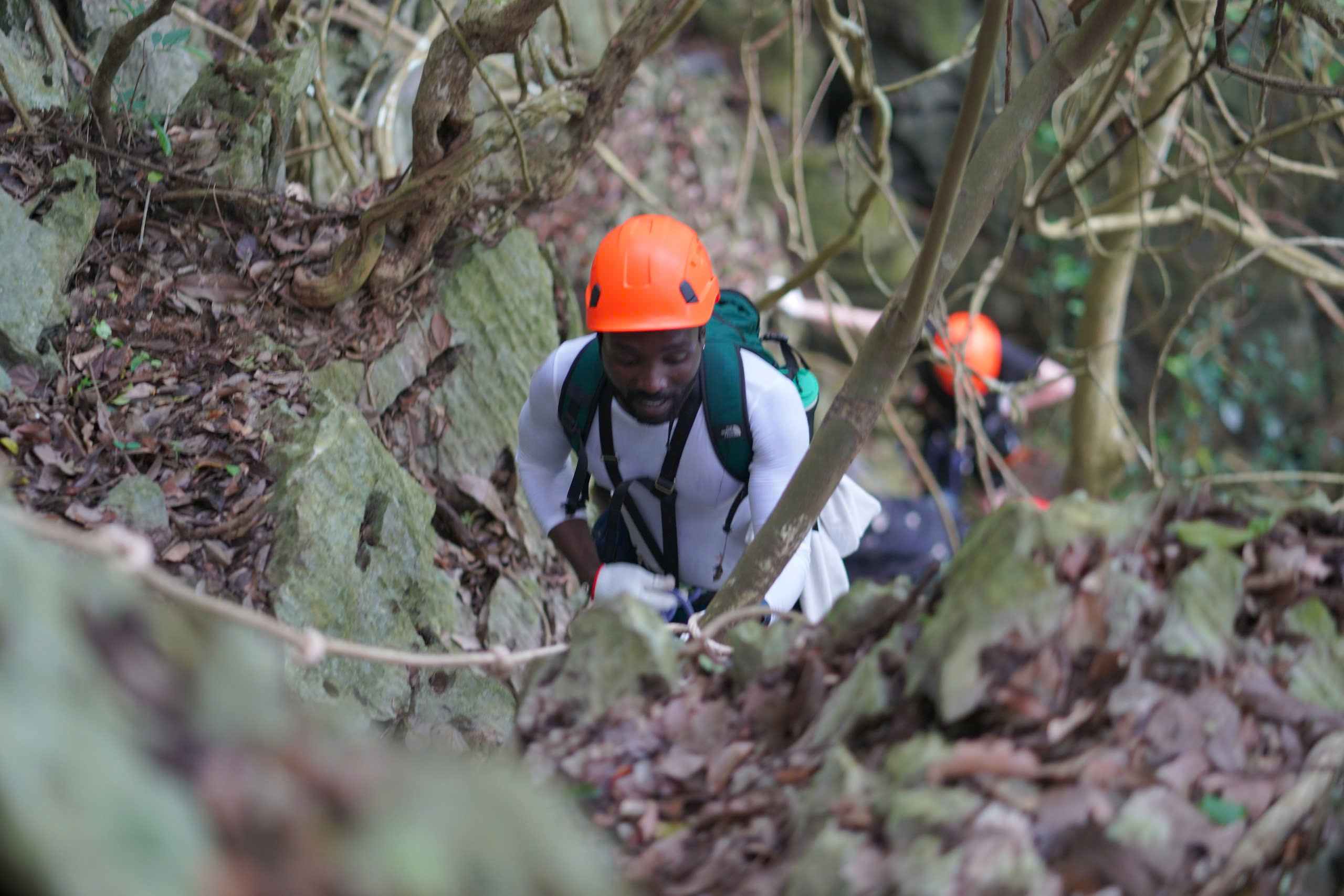 Half-Day Abseiling and Exploring Hang Vem Lake - Cat Ba
