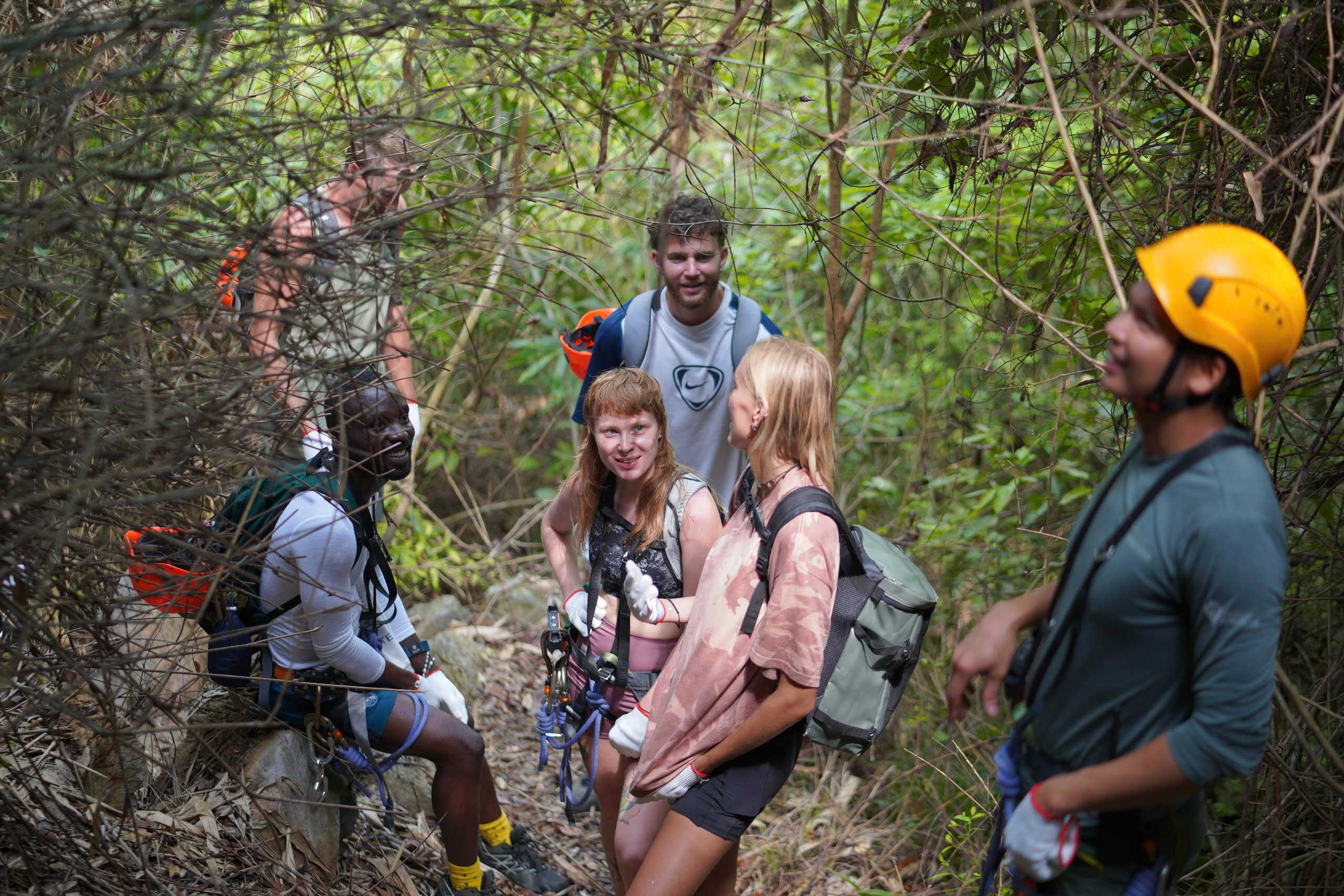 One Day Abseiling & Exploring Hang Vem Lake - Cat Ba