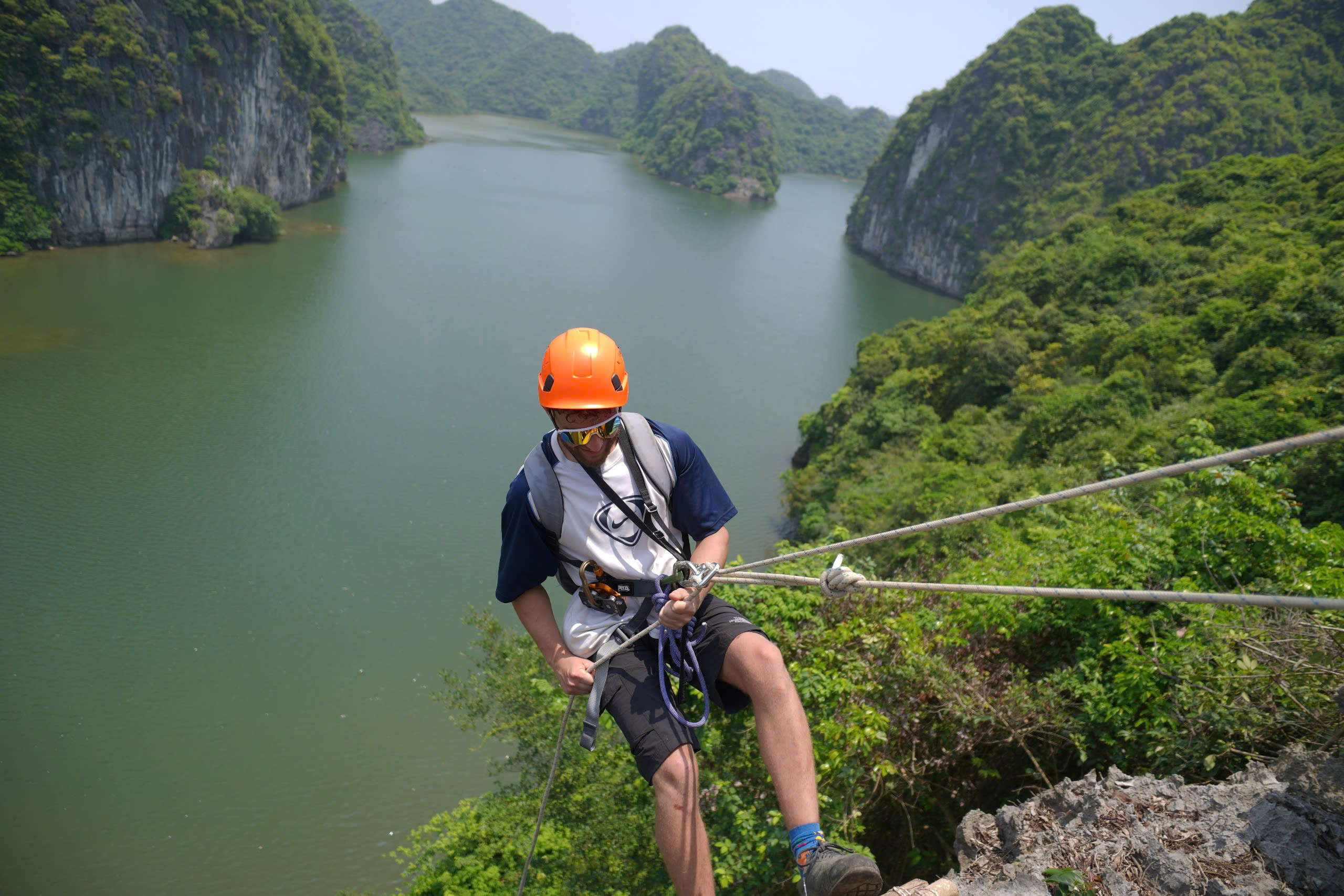 One Day Abseiling & Exploring Hang Vem Lake - Cat Ba