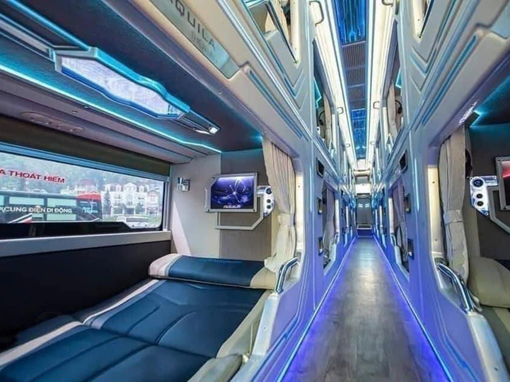 Silver Bus Vip Hue to Hanoi Bus Private Sleeper Cabin Bus