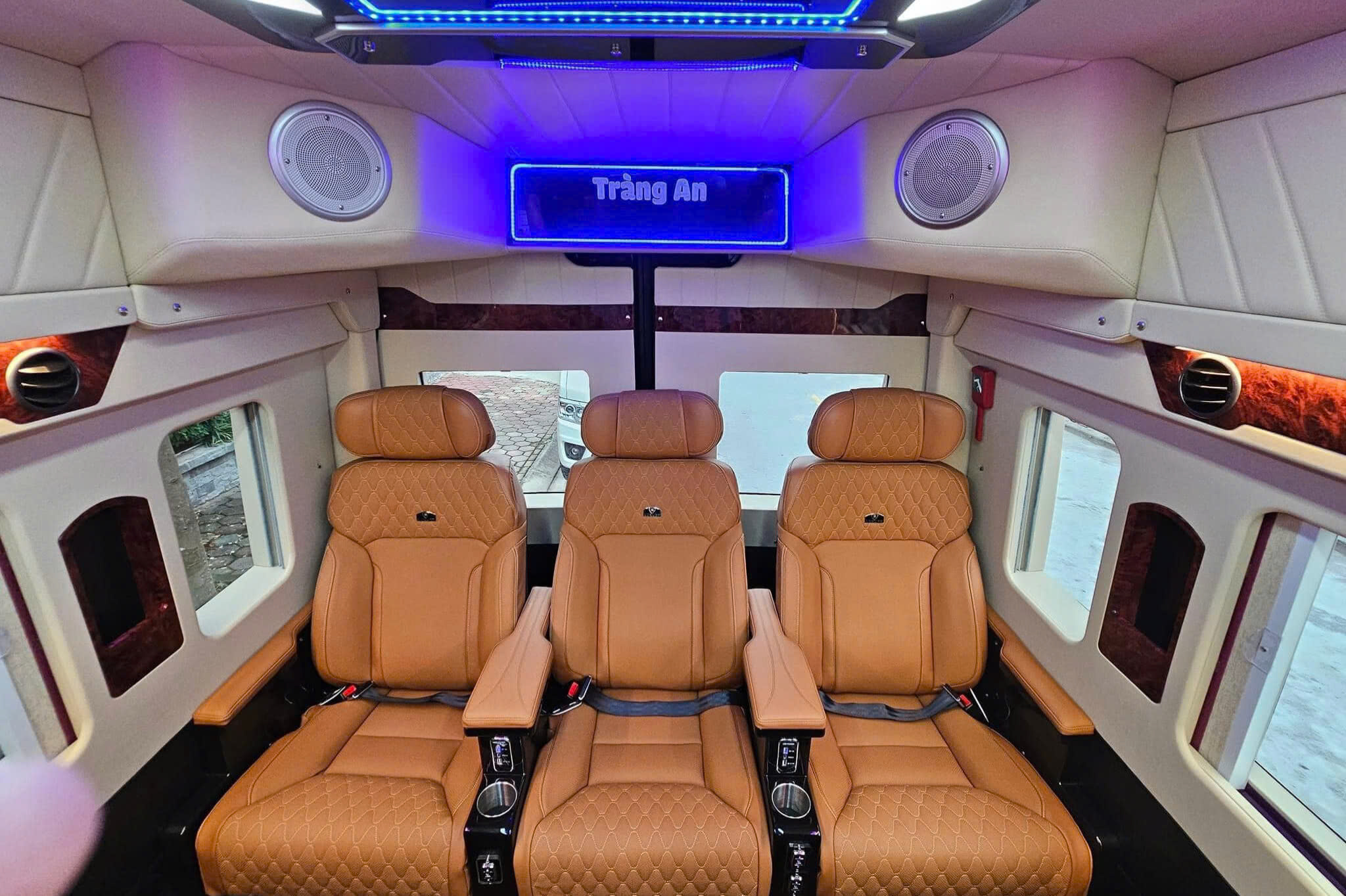 Limousine Ninh Binh to Hanoi - VIP Limousine 11 seaters