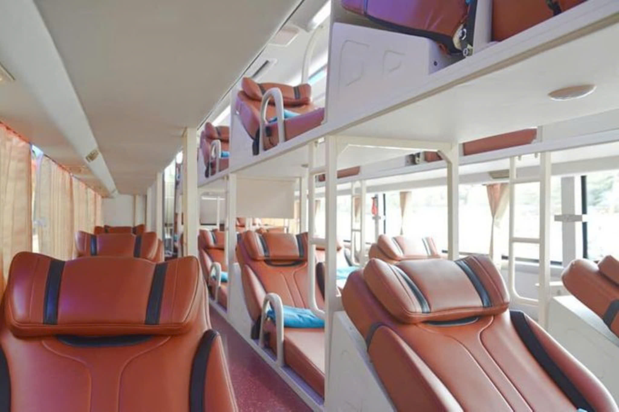 Ha Long to Ha Giang Bus | Sleeper Bus + VIP Limousine