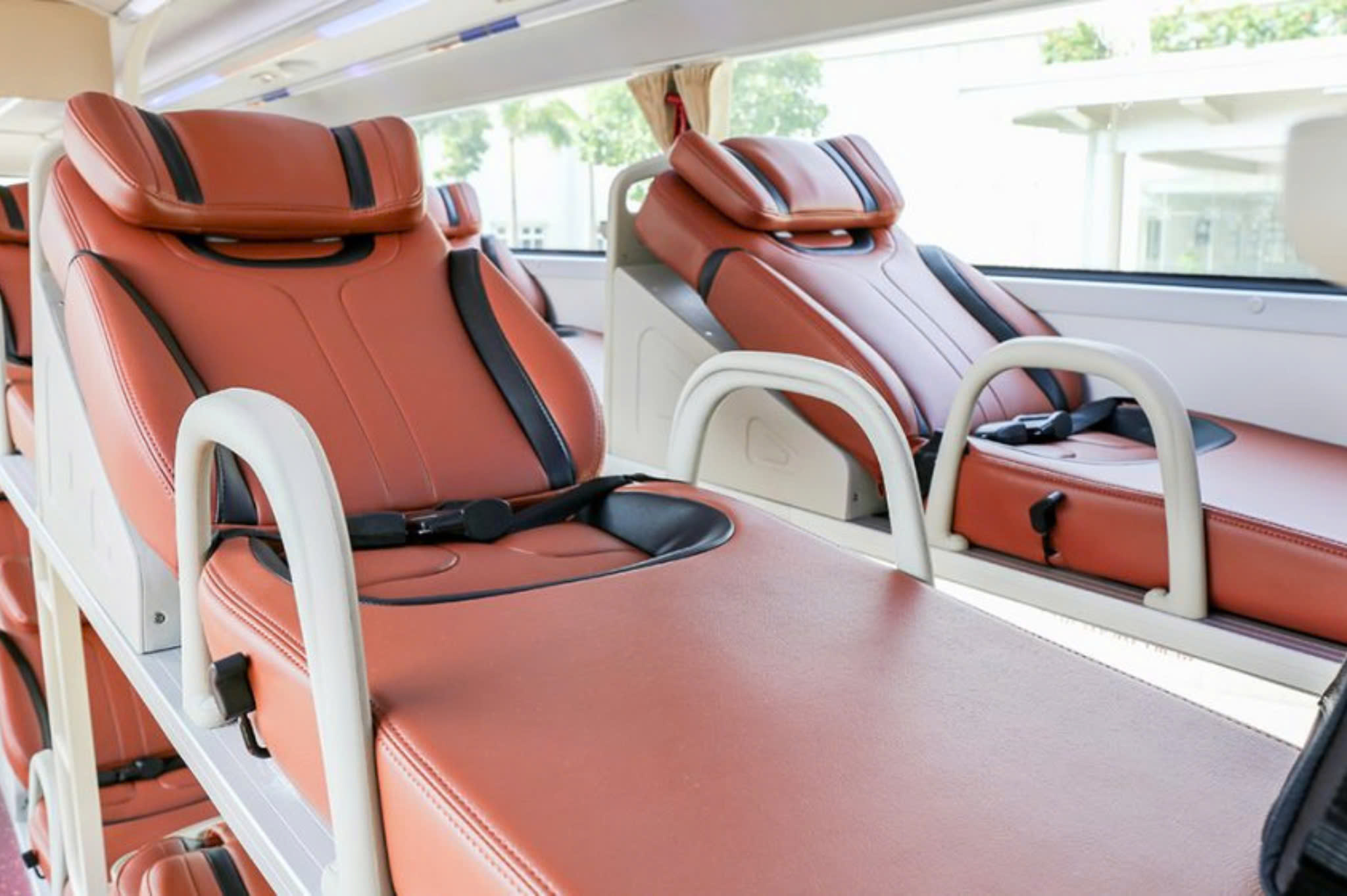 Ha Long to Ha Giang Bus | Sleeper Bus + VIP Limousine