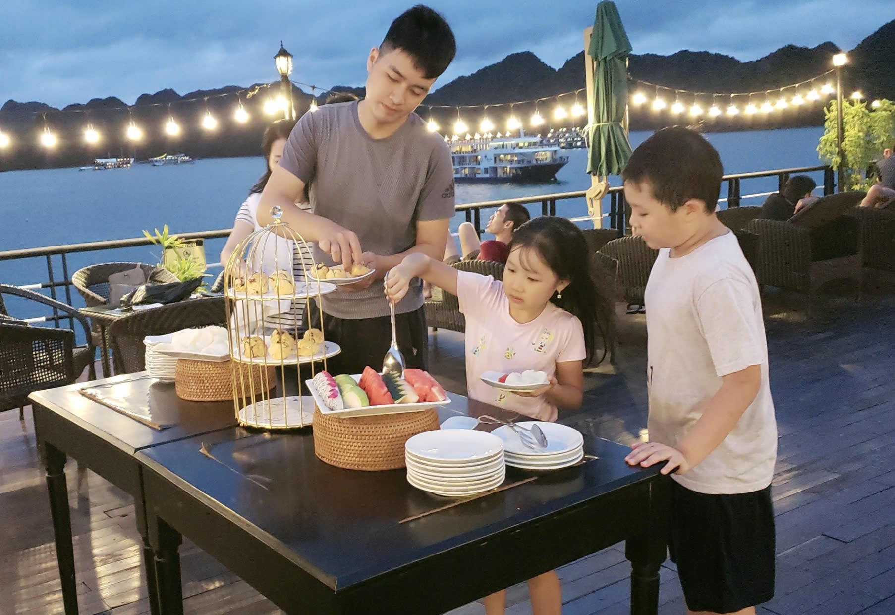 Rosy Cruise | Explore Ha Long Bay - Lan Ha Bay 2 days 1 night with 5-star over night cruise