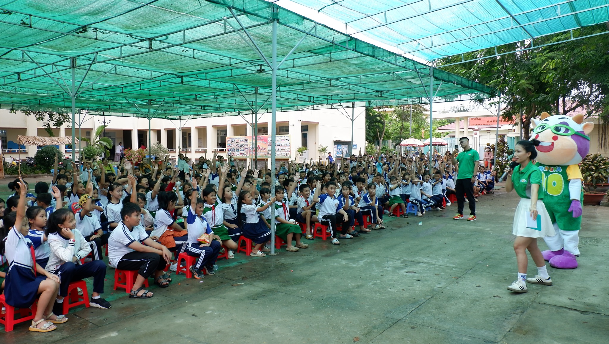 Summary of the drowning prevention awareness session at Le Van Tam Elementary School.