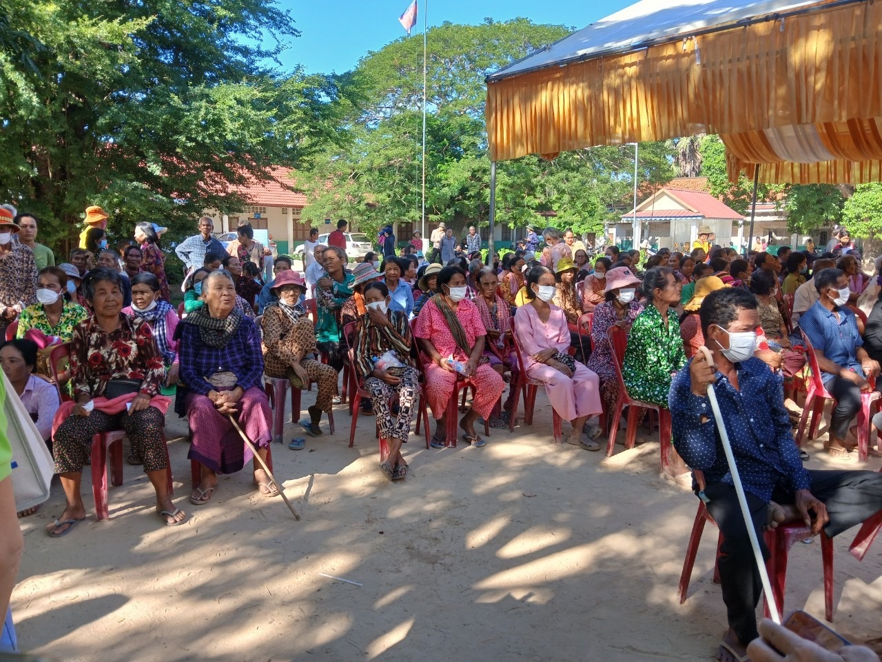 Bibica Joint Stock Company participates in the Green Health Program at 390 Cambodia and 391 Tan Hung Commune, Long An.