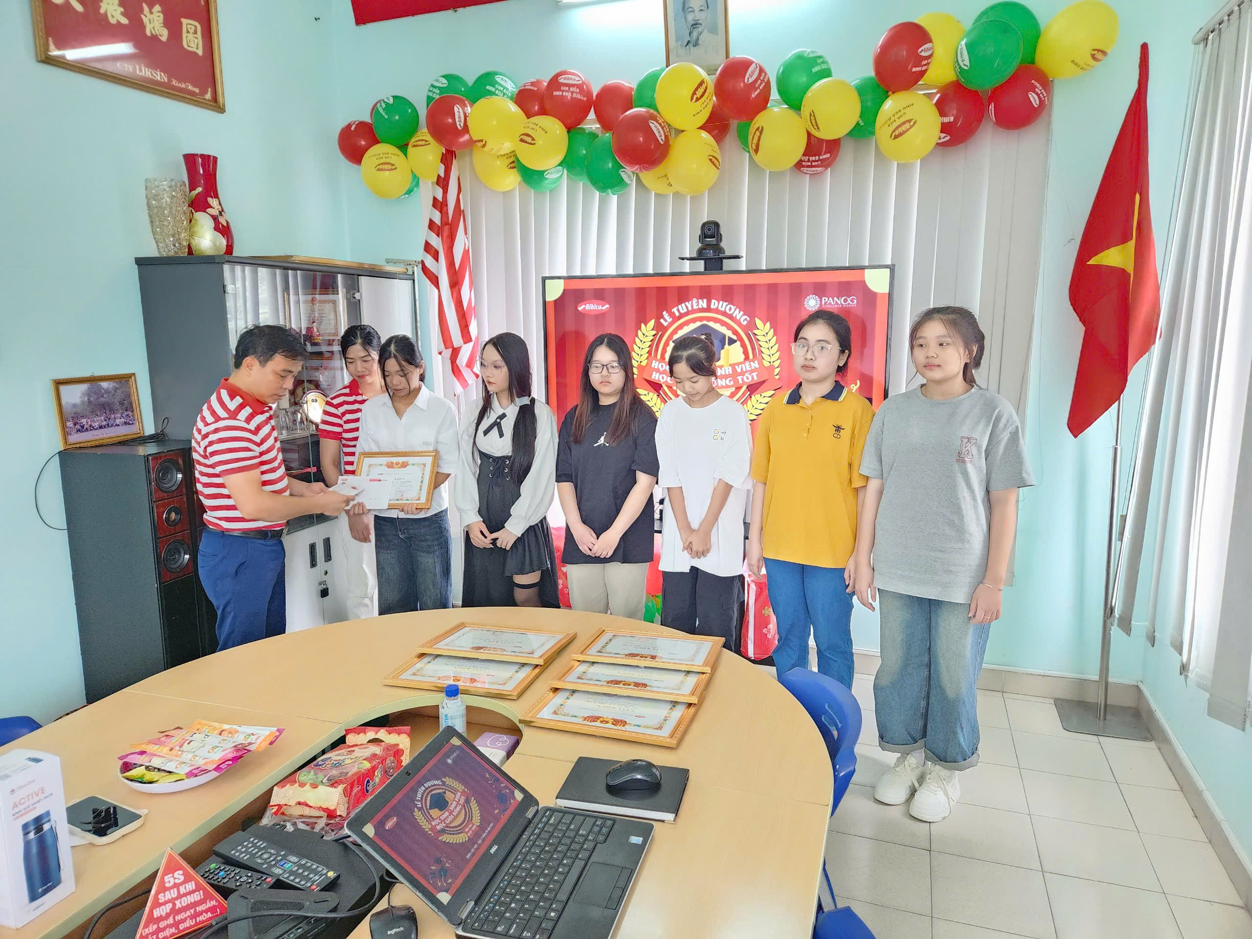 The program honors, awards gifts, certificates, and scholarships for the children of employees at Bibica Corporation 2024 who have achieved good academic results.