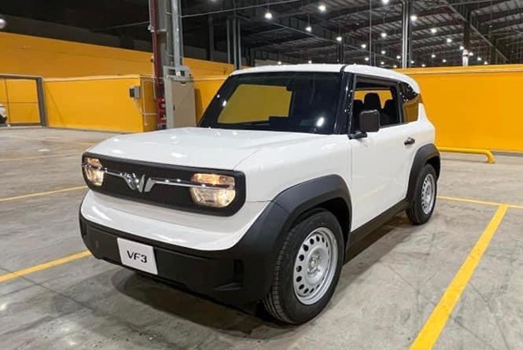 Soi trang bị xe điện giá rẻ VinFast VF3 và Wuling Mini EV, xe nào an toàn hơn?