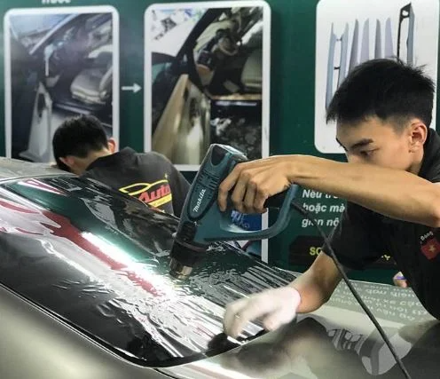 Những cách bóc phim cách nhiệt ô tô đơn giản hiệu quả