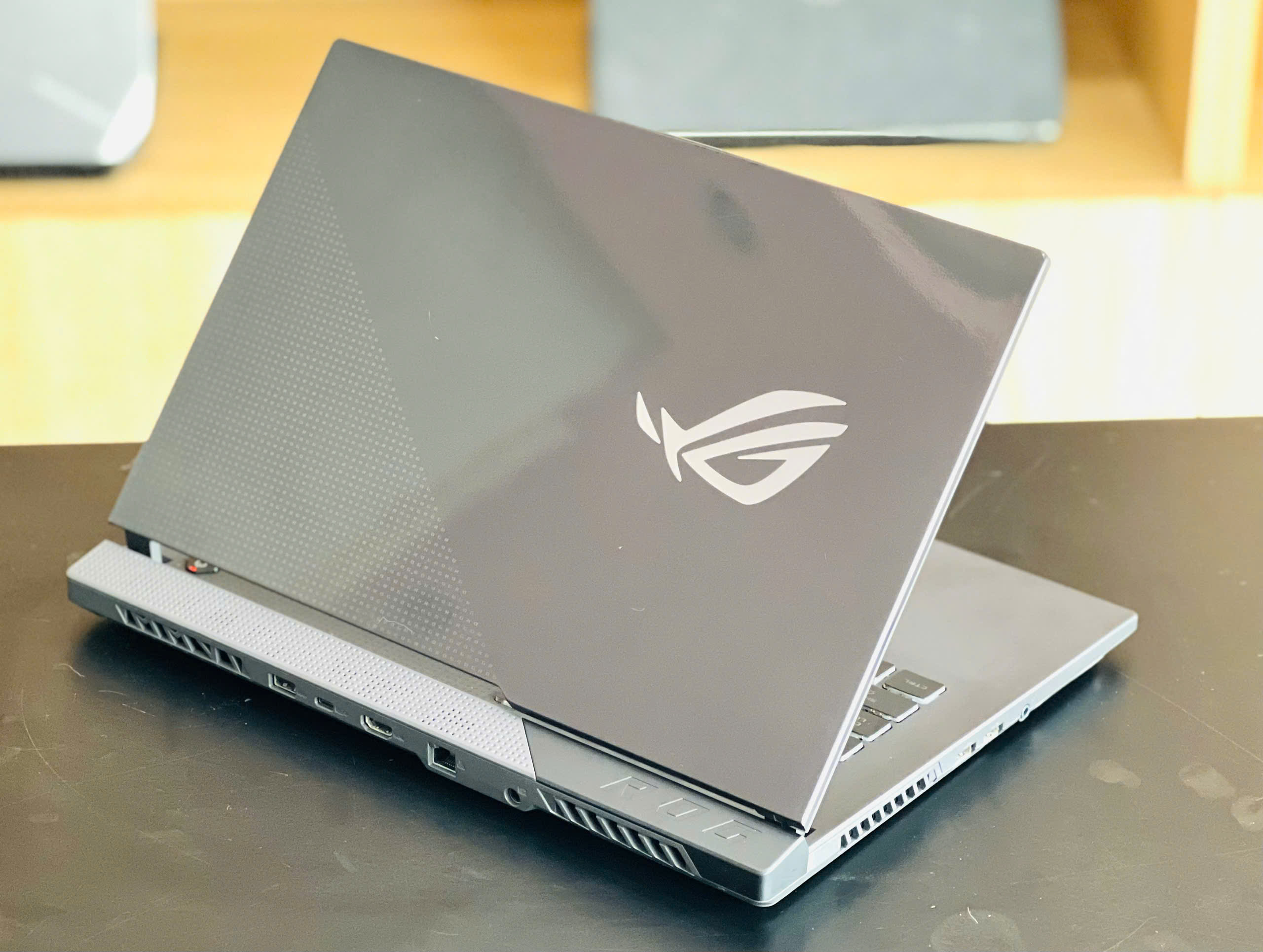 Asus  ROG Strix G15 G513IE-HN246W R7-4800/8GB/512GB/RTX 3050TI 4GB/15"6FHD 144Hz