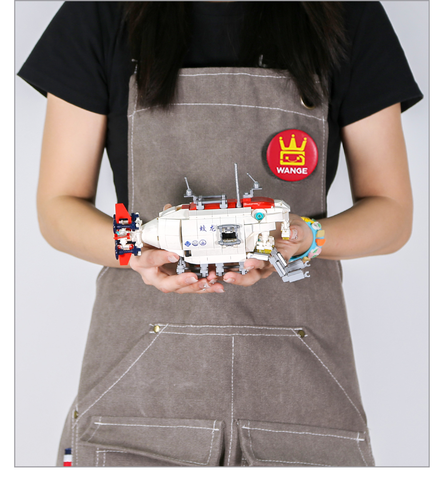 Deep-sea manned submersible