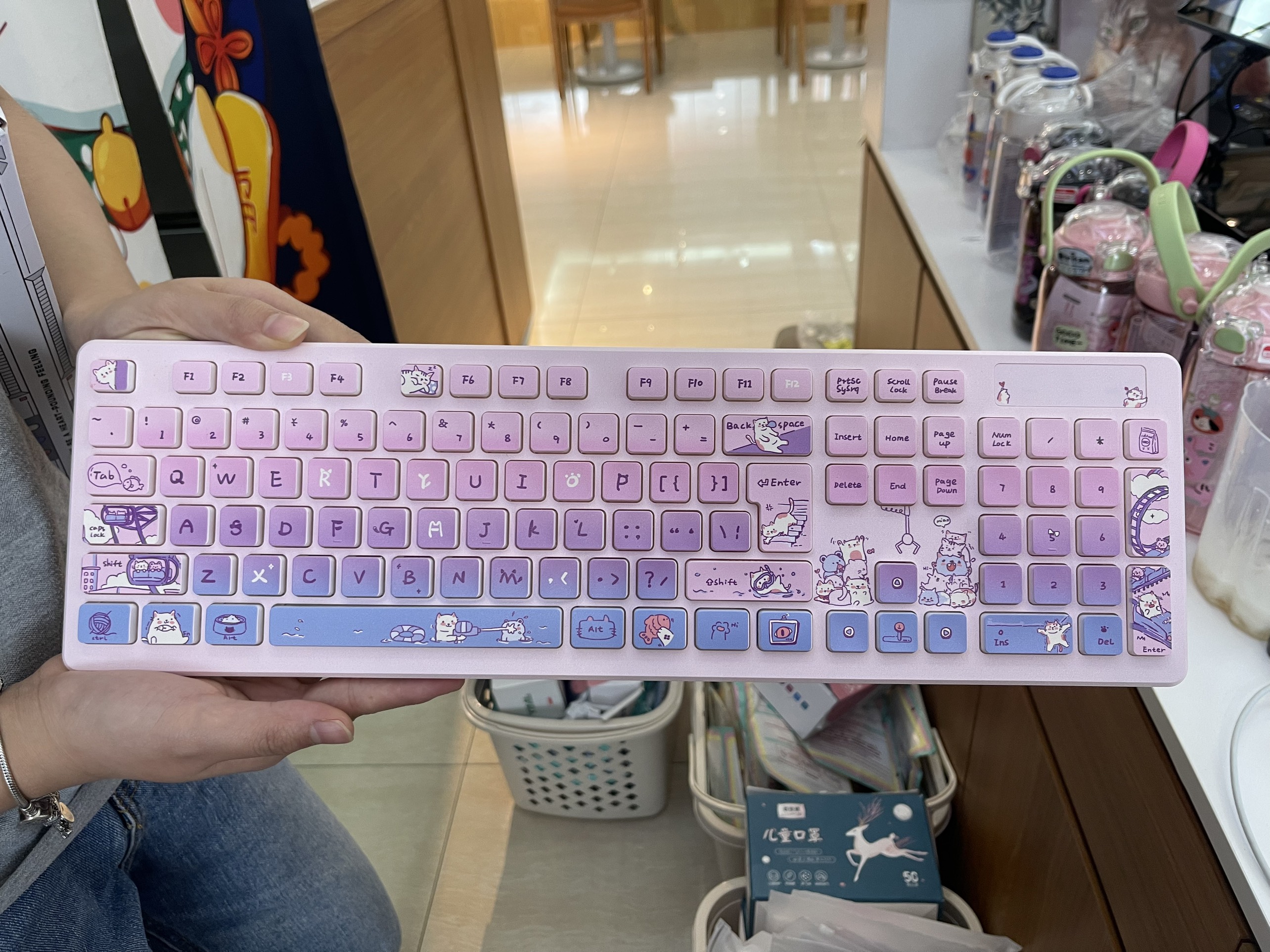 Bàn phím hình mèo màu tím