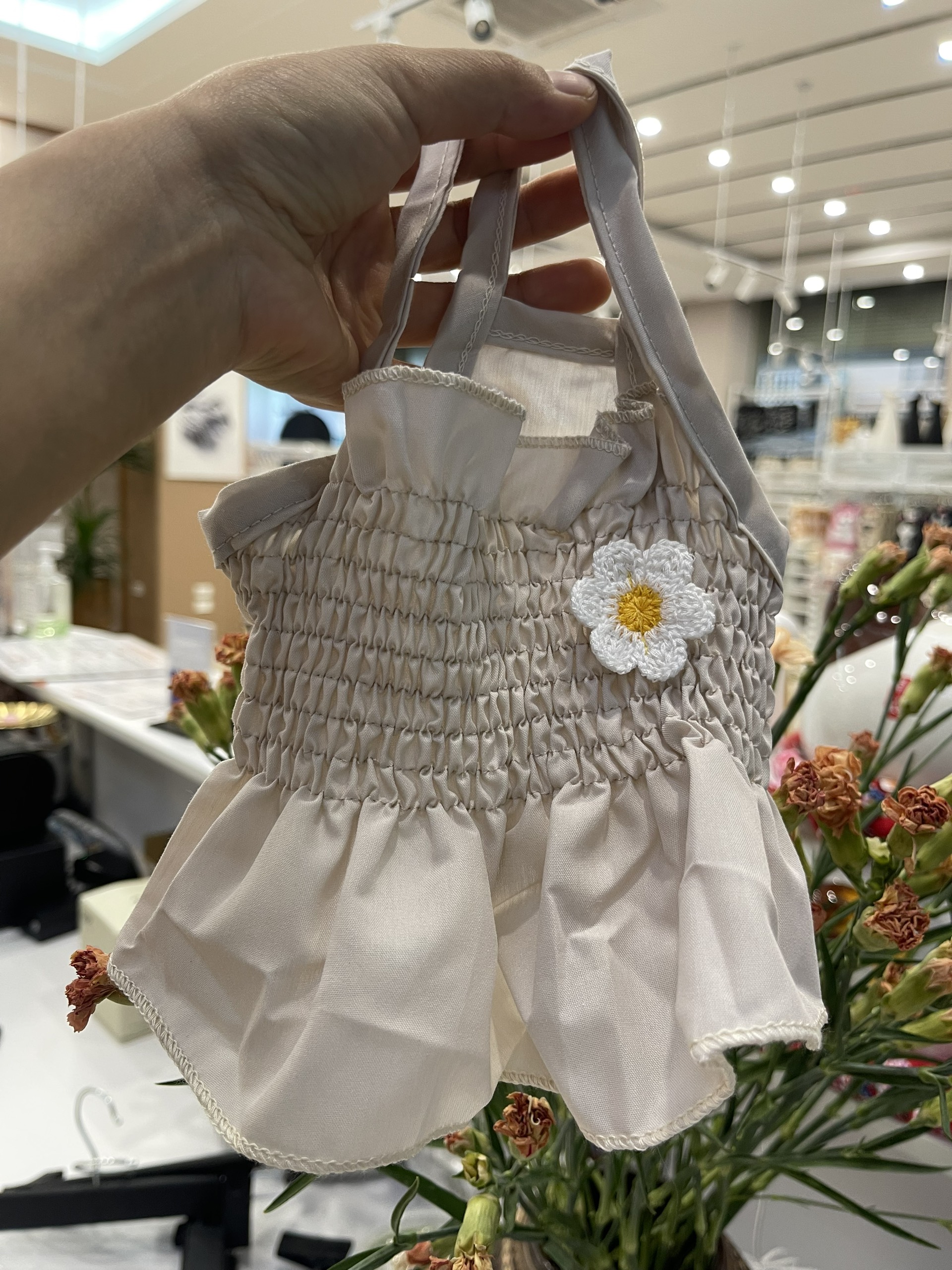 Áo mùa hè hai dây cho thú cưng màu xám, vàng có đính hoa