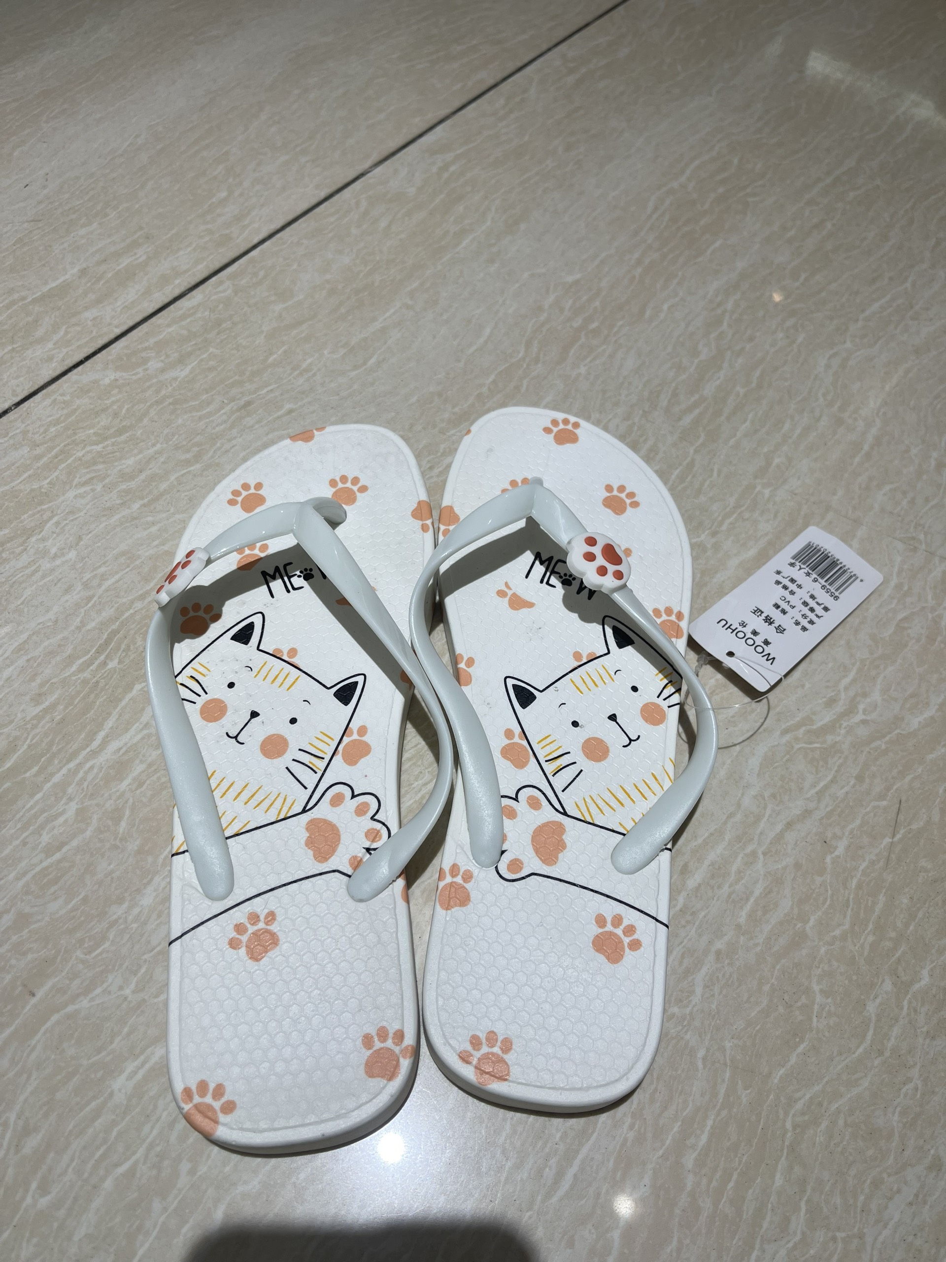 Dép xỏ ngón đế thấp hoạ tiết hình mèo, chân mèo