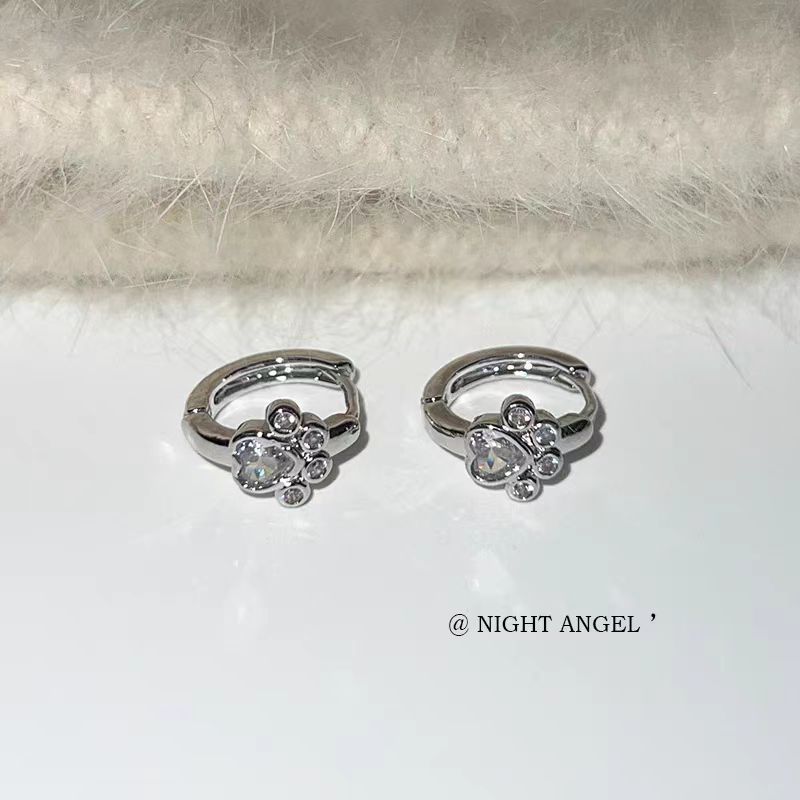 Khuyên tai hình chân mèo đính đá màu