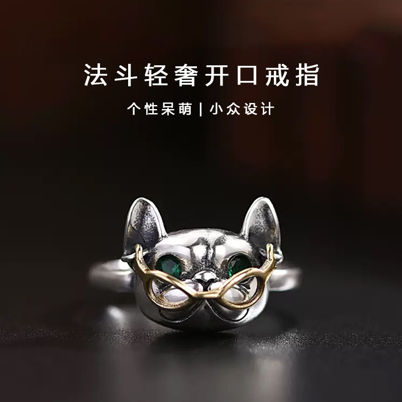 Nhẫn hình mèo đeo kính