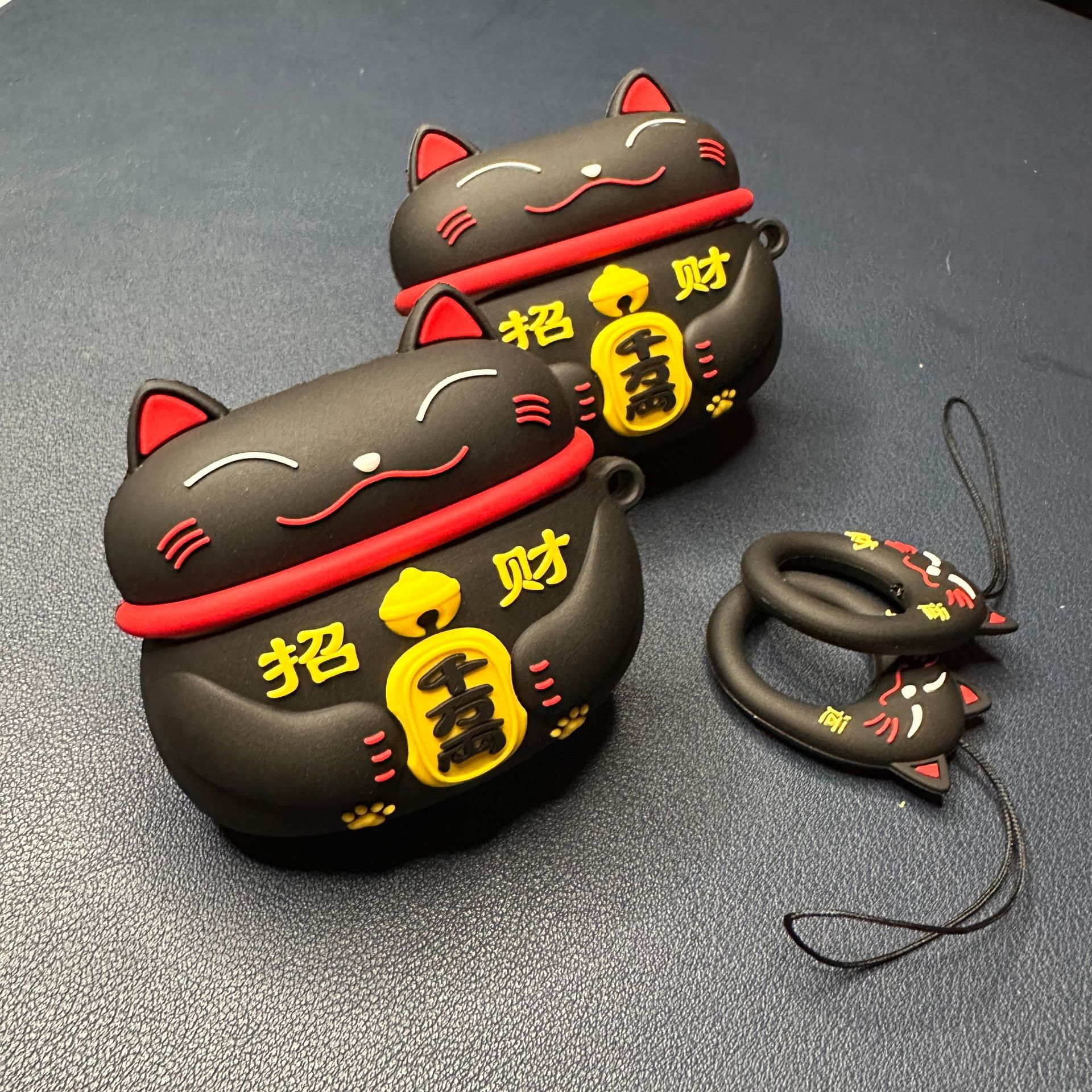 Case tai nghe Airpods bằng silicon hình mèo may mắn