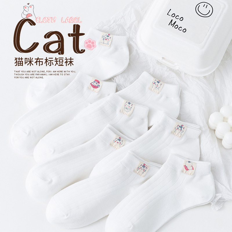 Tất cổ ngắn màu trắng, họa tiết hình mèo nhỏ