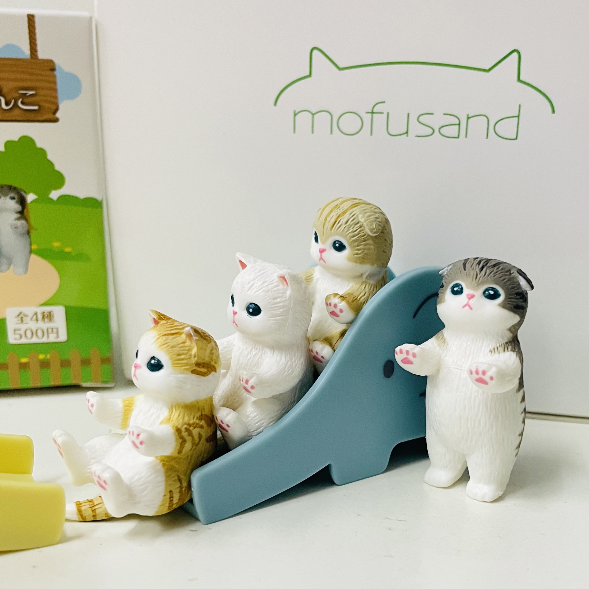 Hộp blind box Mofusand chơi cầu trượt