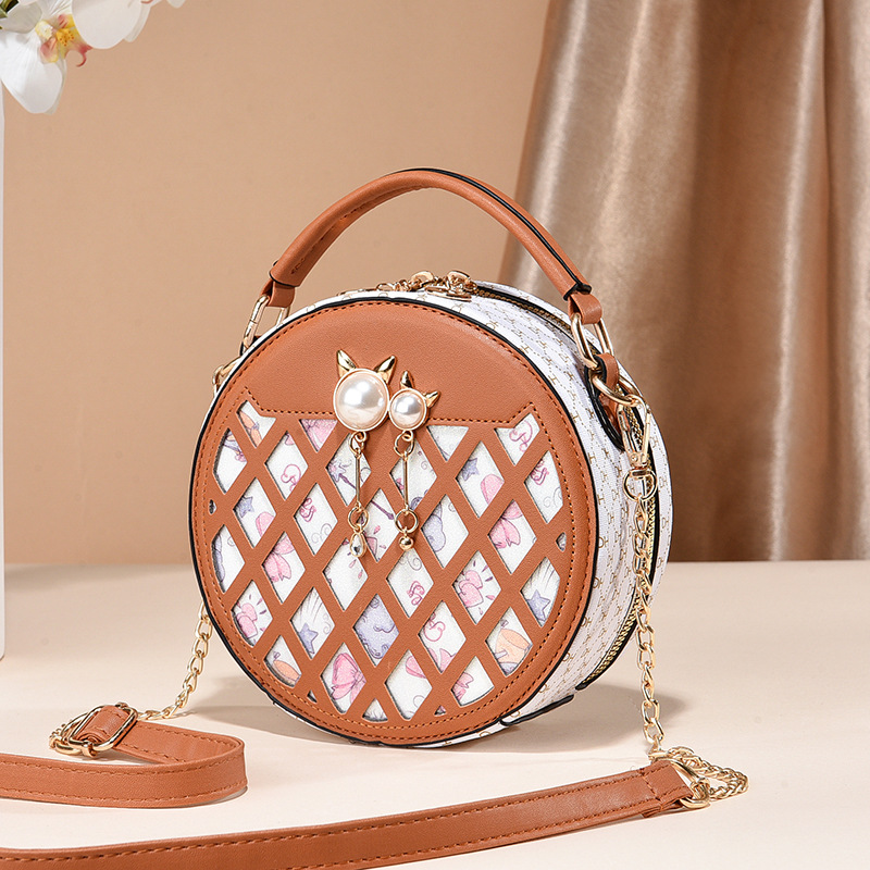 Túi tròn nhỏ kèm charm hình mèo