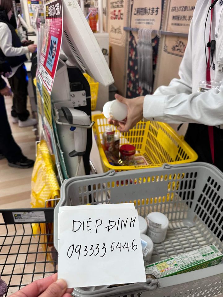 Son dưỡng DHC Nhật Bản Màu Hồng Cam nội địa Nhật