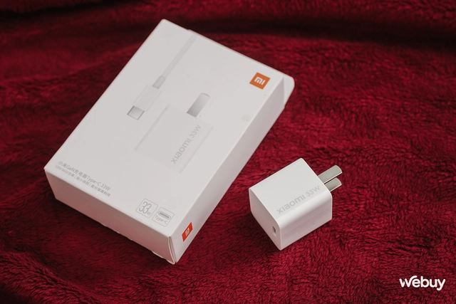 Sạc nhanh Xiaomi siêu nhỏ gọn: Công suất 33W, nhỏ như củ 5W của Apple, sạc được iPhone, iPad, thậm chí cả MacBook ngon lành