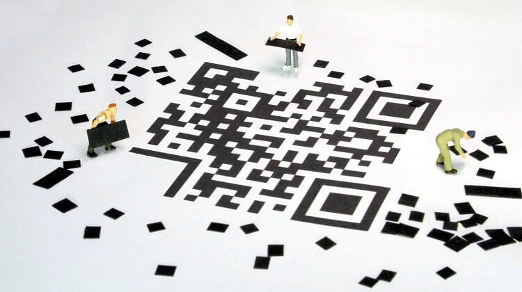 Mã QR là các ô vuông và chấm đen trên nền trắng, chứa thông tin được mã hóa như URL, thời gian, địa điểm nội dung văn bản, danh thiếp.
