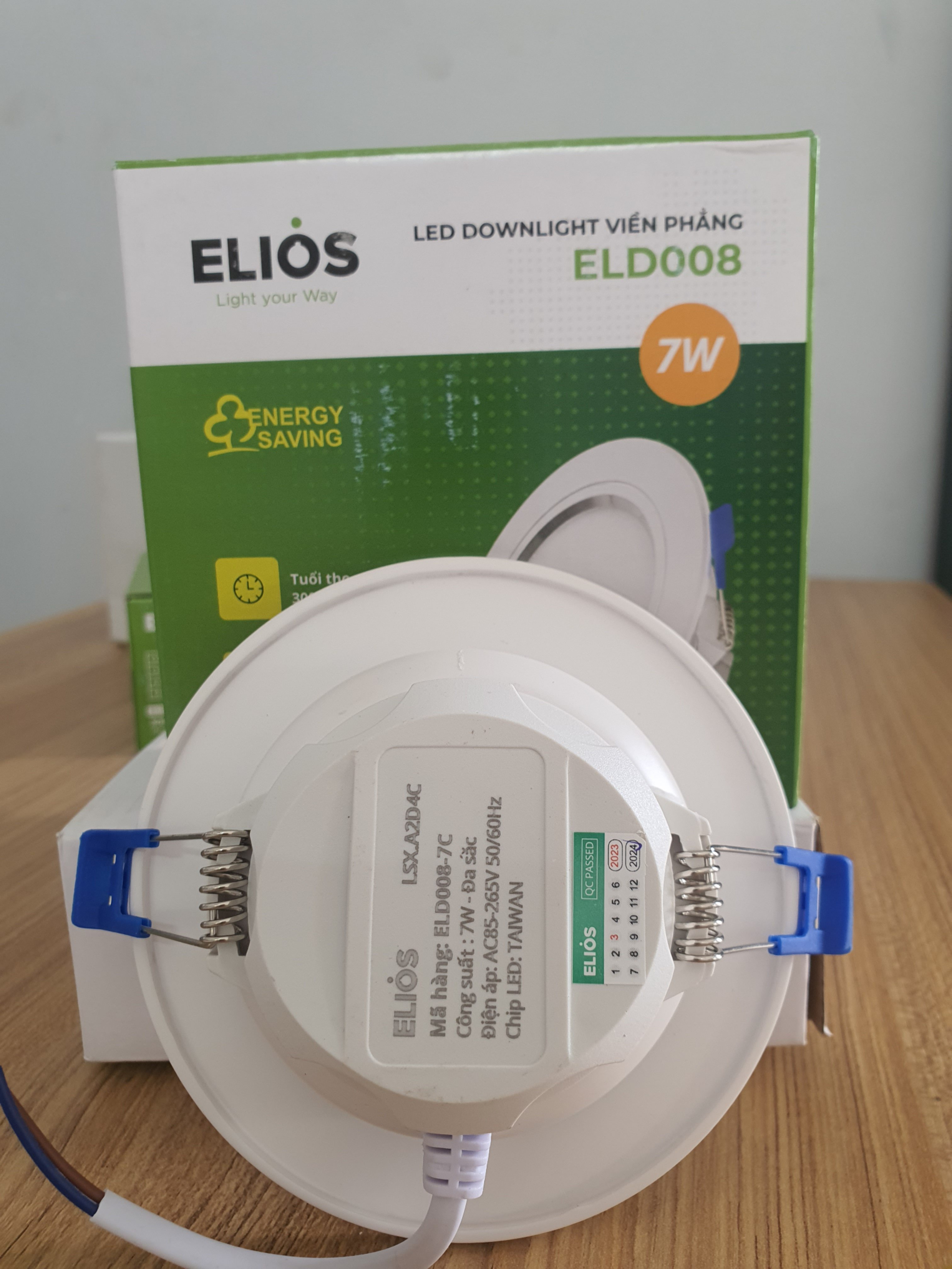 Đèn Downlight viền phẳng pha vàng gold, 7w, ánh sáng ba màu