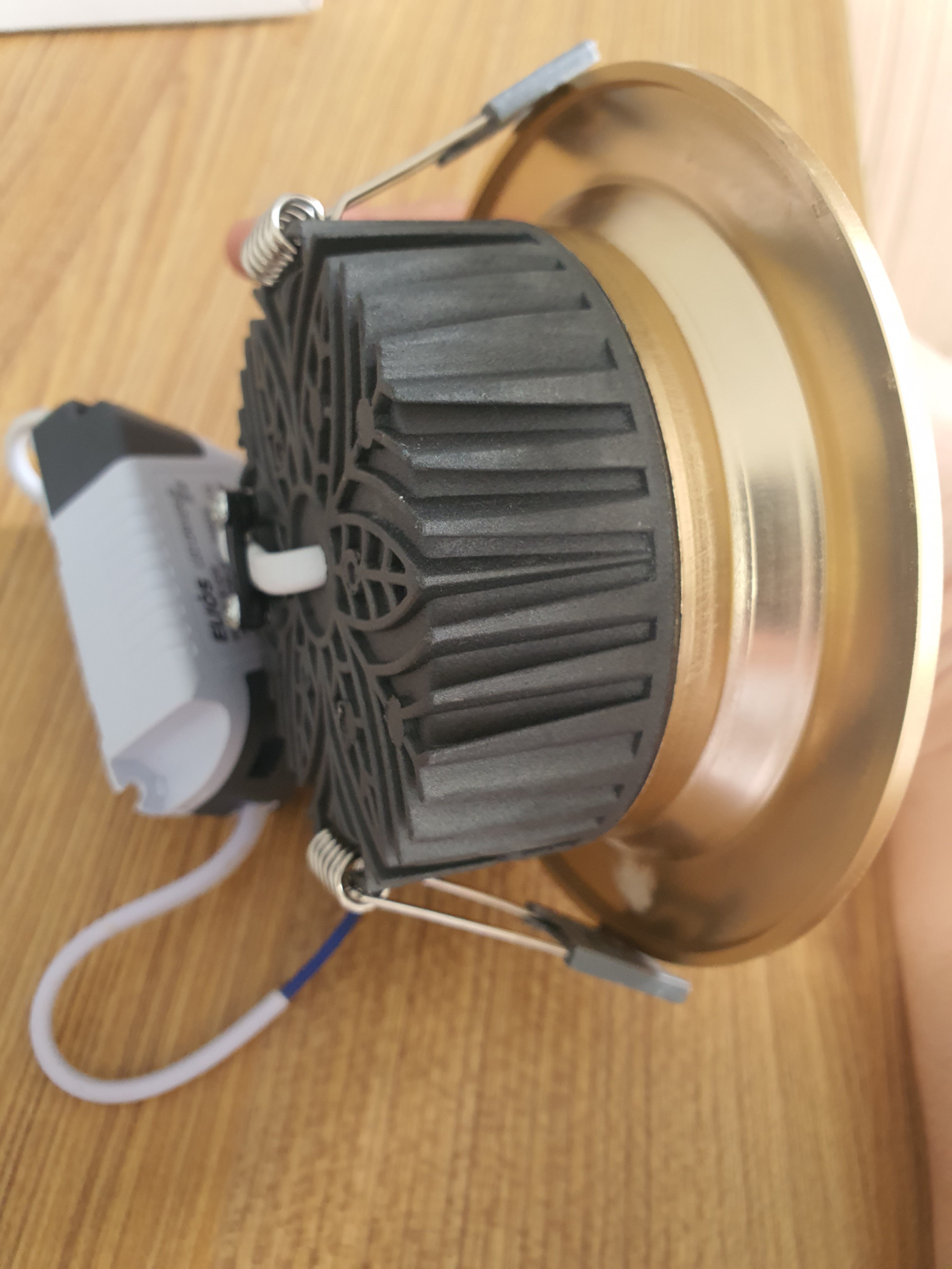Đèn downlight chiếu tỏa nhôm đúc, 9w, ánh sáng ba màu
