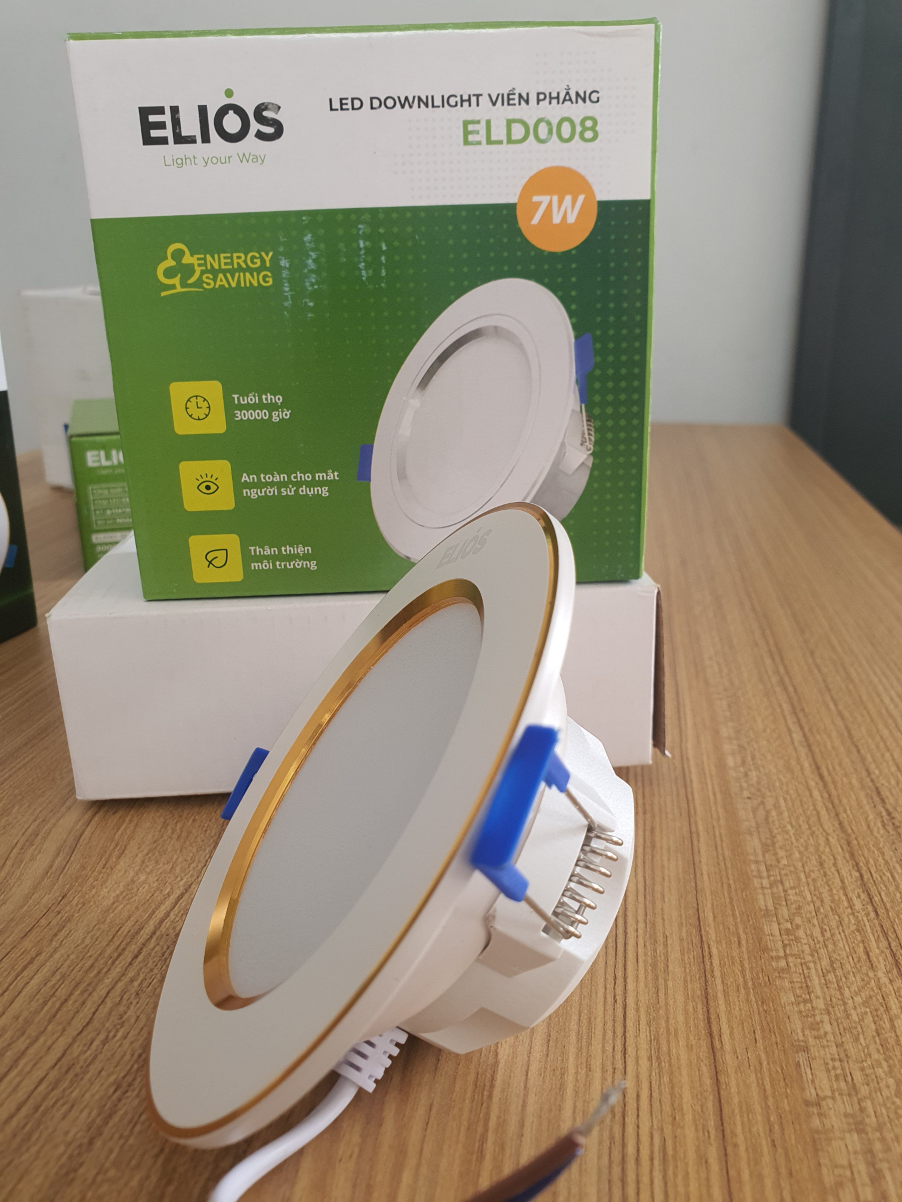 Đèn Downlight viền phẳng pha vàng gold, 7w, ánh sáng ba màu