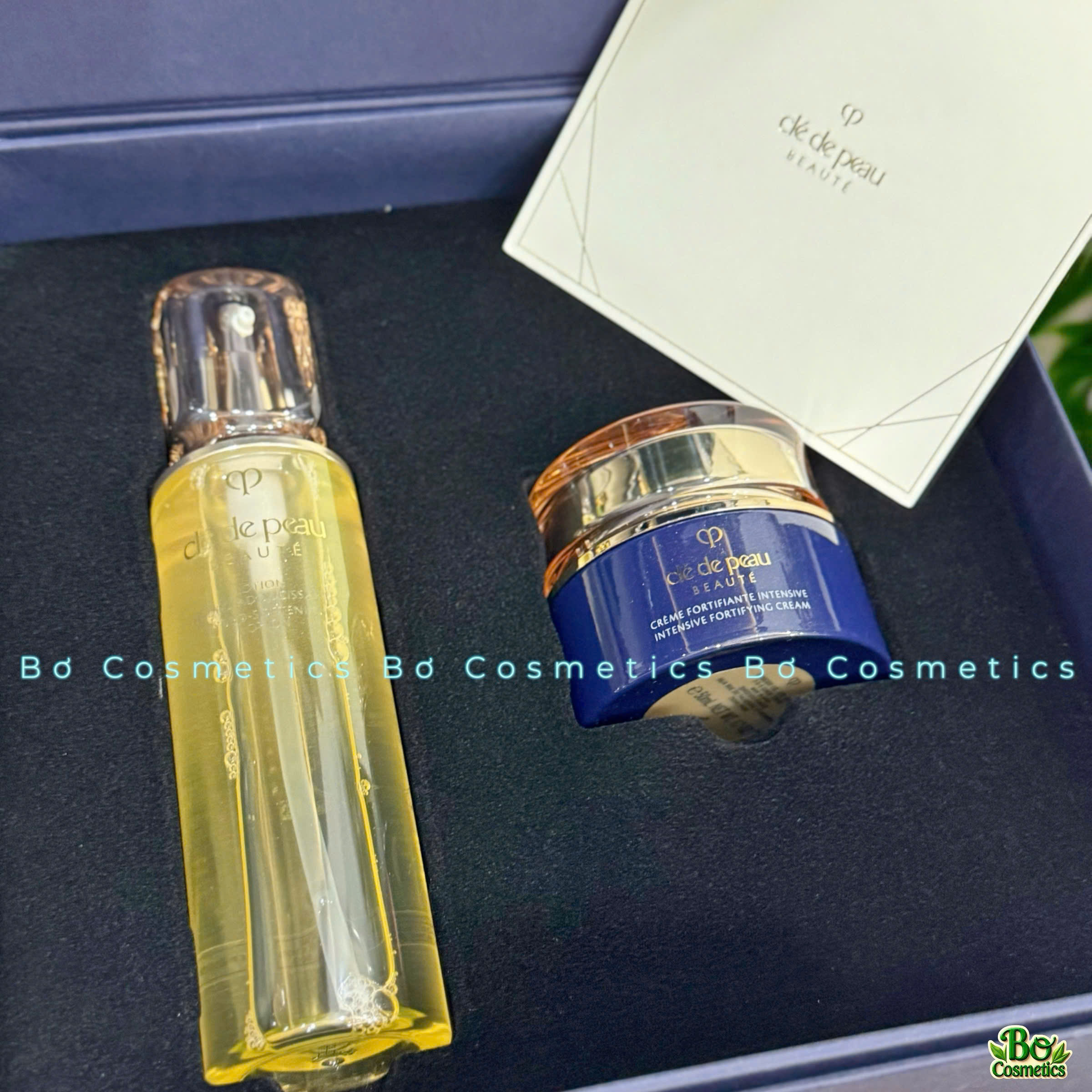 Set Dưỡng Da Clé de Peau Beauté Hydro-Softening Lotion Và Intensive Fortifying Cream