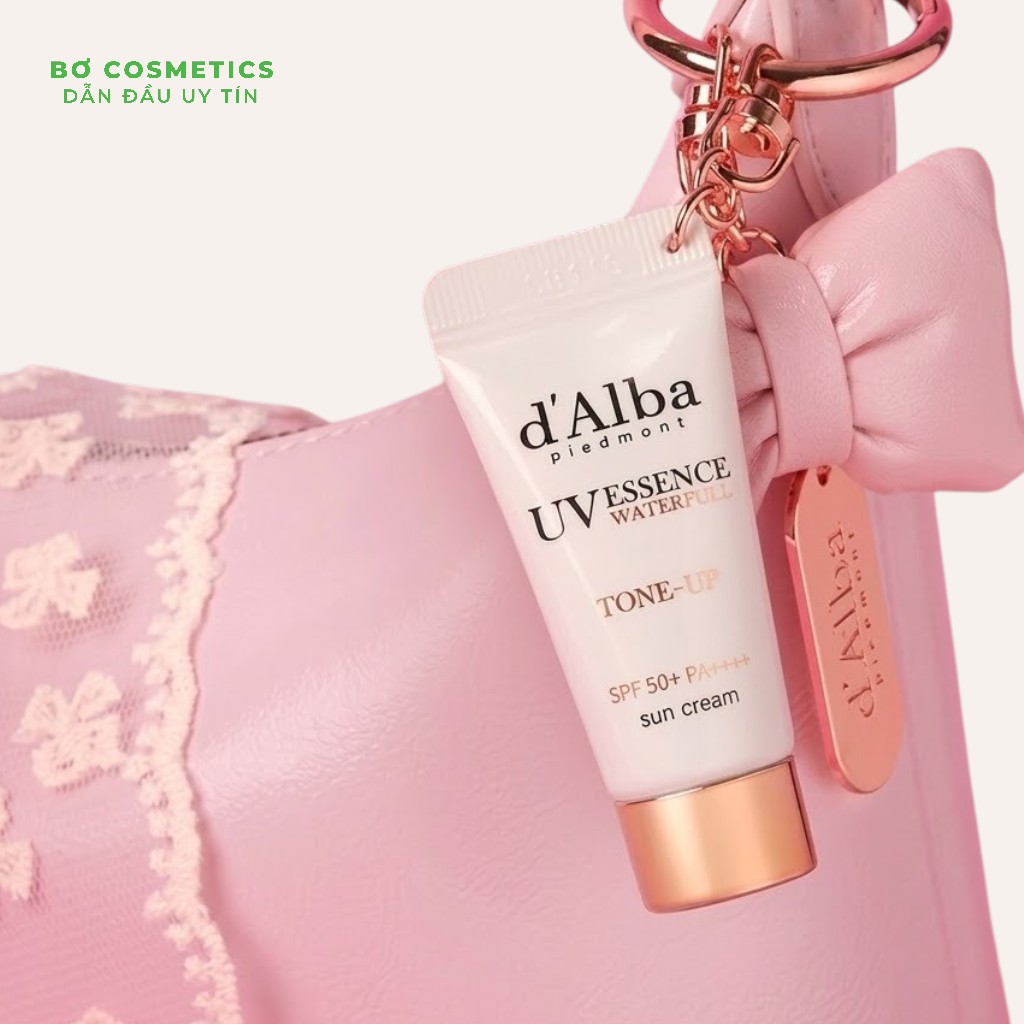 Combo Kem Chống Nắng d'Alba Waterfull Tone-Up & Móc Khóa Mini