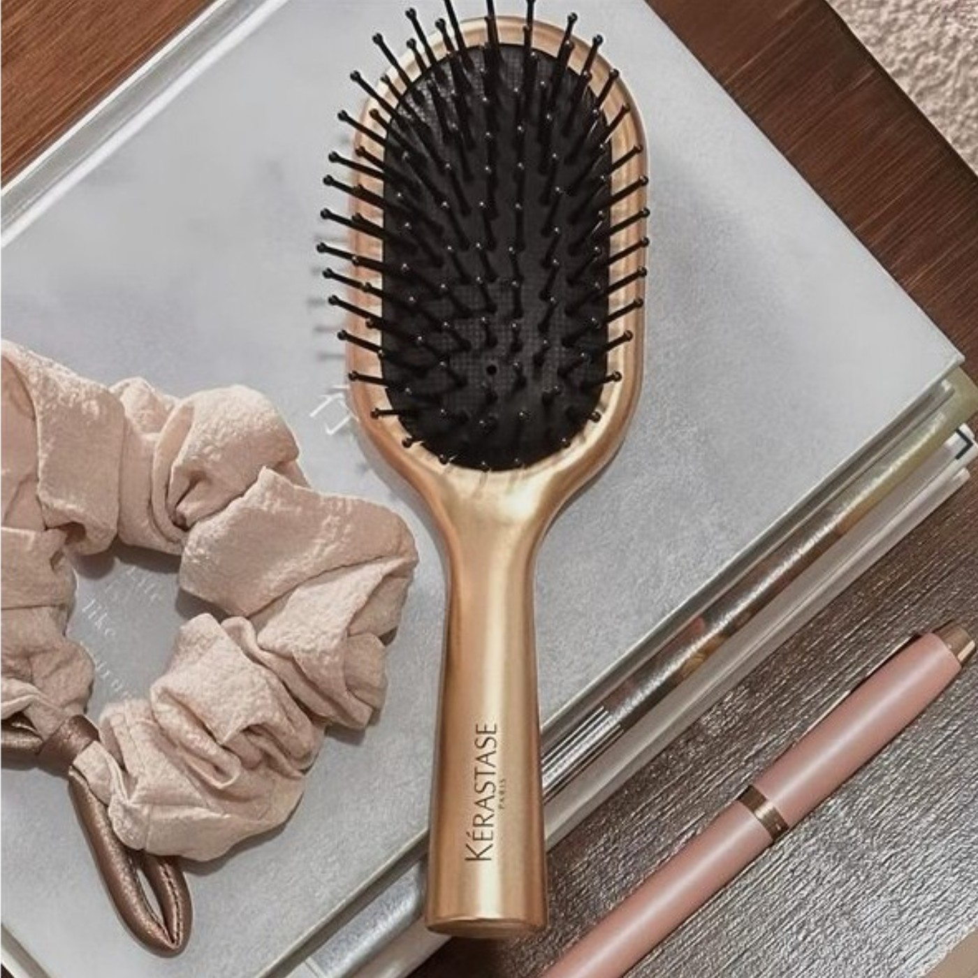 [Gift Edition] Lược Gỡ Rối Kerastase Massage Da Đầu - Phiên Bản Gold Sang Trọng