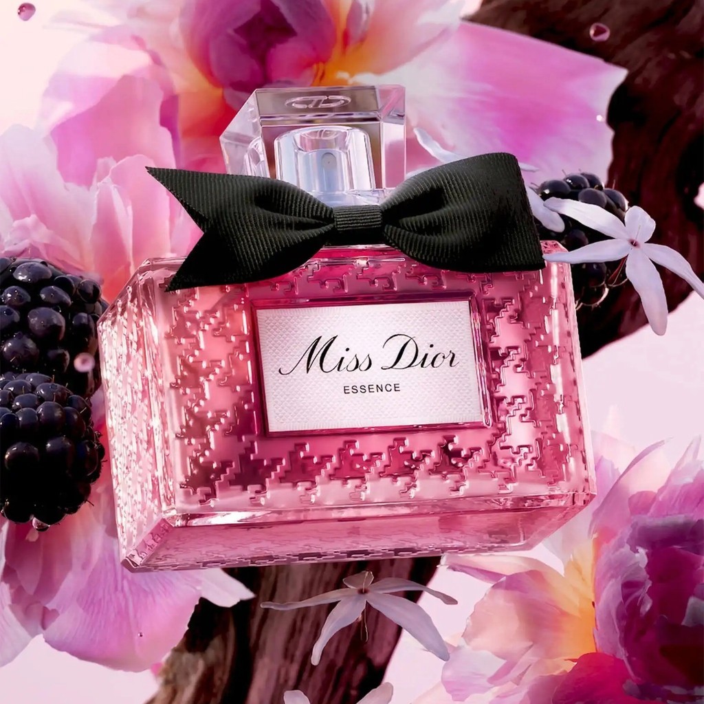 [Holiday 2025 Edition] Set Quà Tặng Nước Hoa Miss Dior Essence Eau De Parfum 5ml Và Star Gift Box