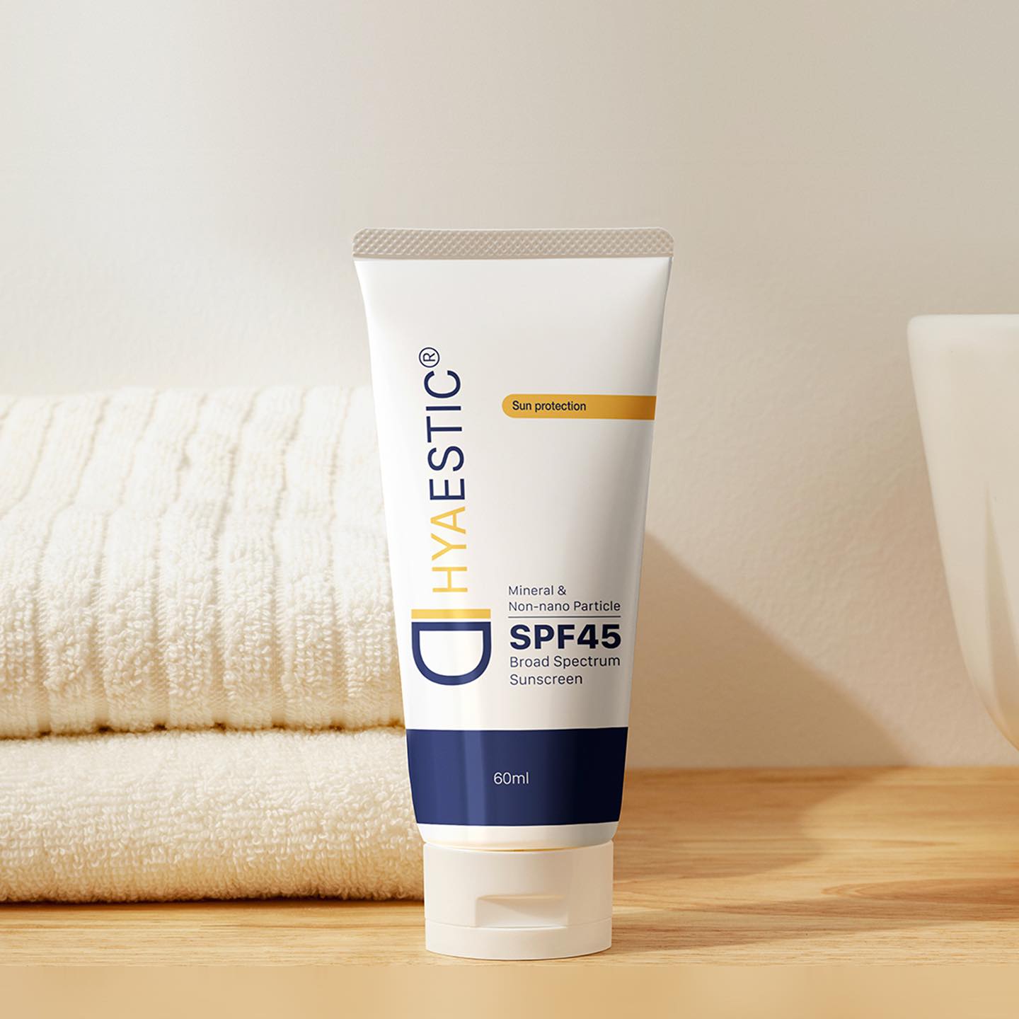 Kem chống nắng vật lý Hyaestic Mineral & Non-nano Particle Broad Spectrum Sunscreen SPF 45